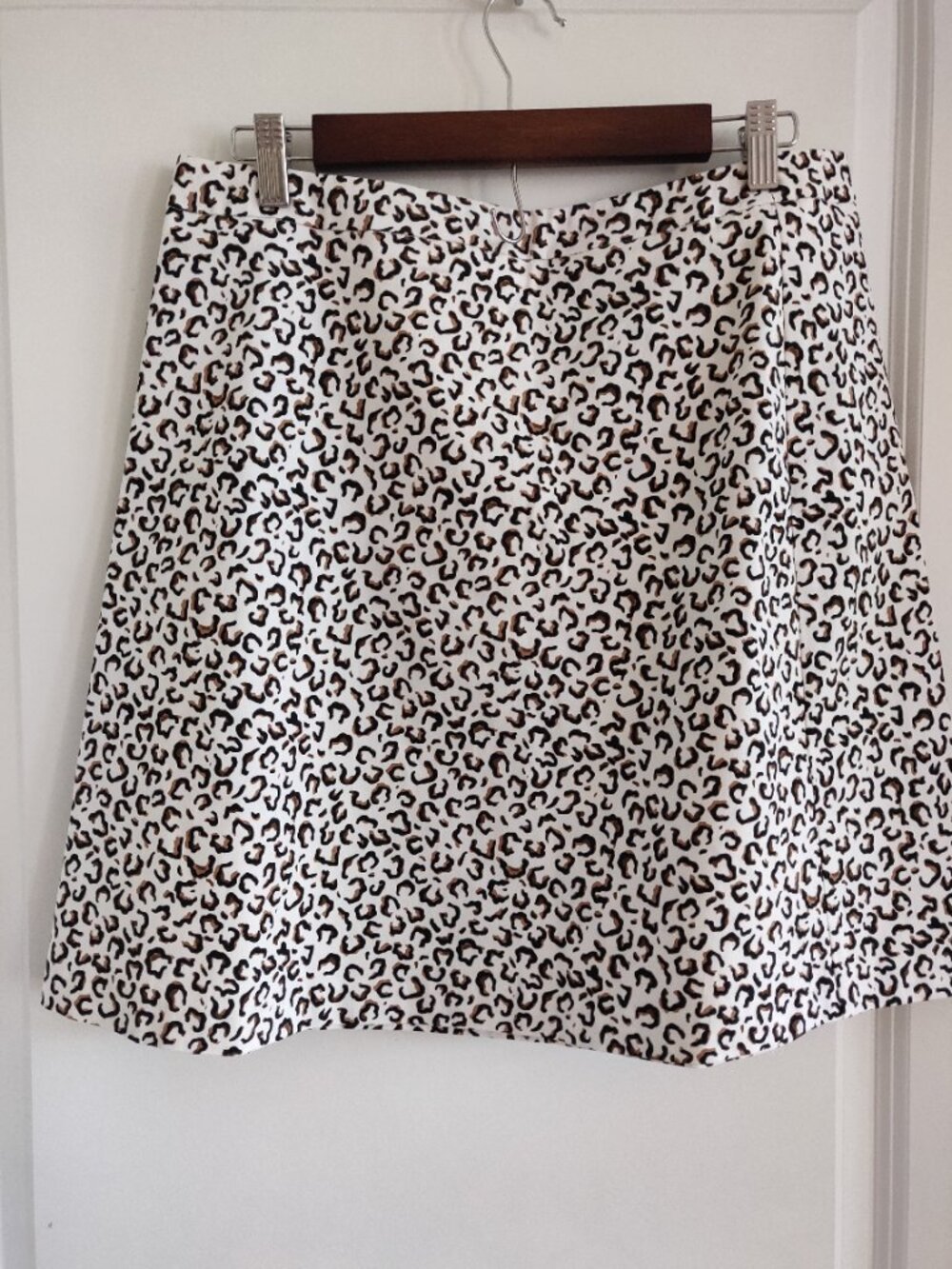 Size L Margaret M Leopard print skirt